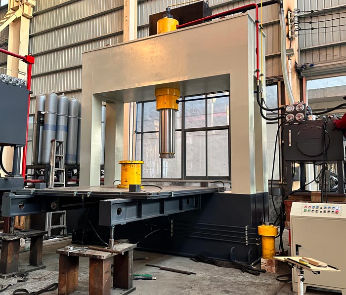 315噸龍門液壓機